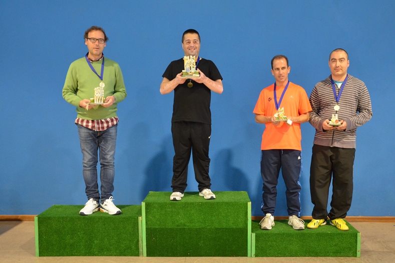 El primer premio del V Campeonato de Tenis de Mesa viaja a Compostela